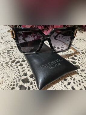 Valentino V-Uno Women’s Black Swirl Oversized Square Sunglasses VLS-107A-55